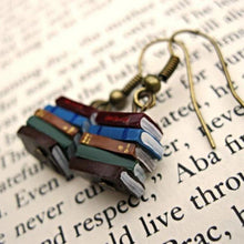 Charger l&#39;image dans la galerie, Boucles d&#39;oreilles pile de livres
