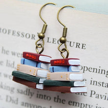 Charger l&#39;image dans la galerie, Boucles d&#39;oreilles pile de livres
