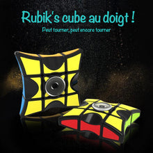 Charger l&#39;image dans la galerie, Rubik&#39;s Cube au doigt
